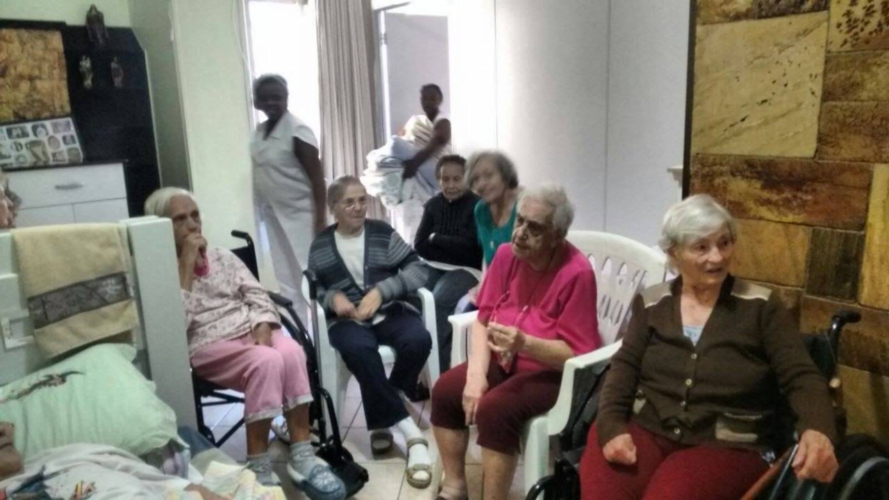 Valor creches para pessoas idosas na Monte Carmelo